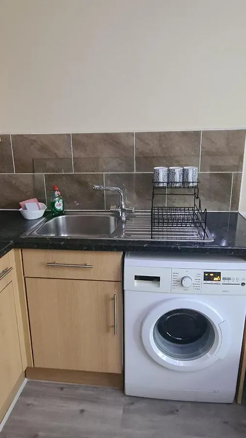 Apartment Entire 2 Bedroom Home/Flat In London, Central Line