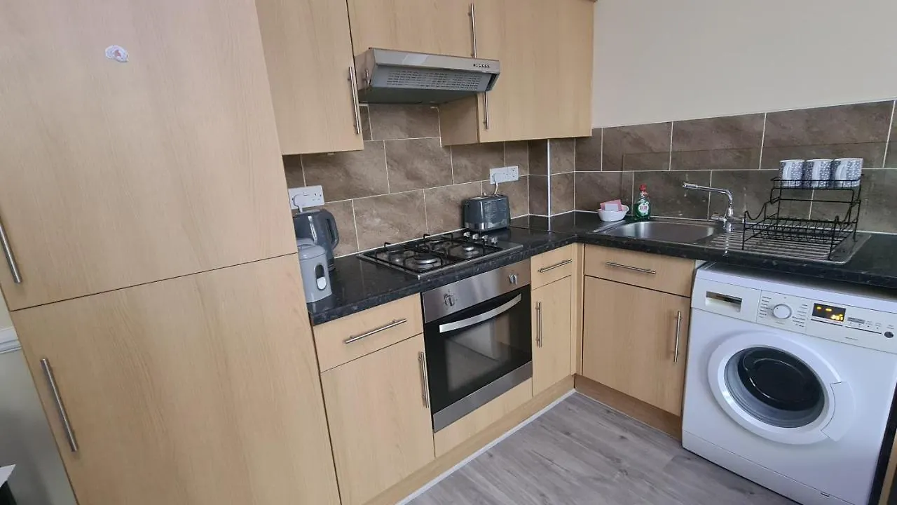 Entire 2 Bedroom Home/Flat In London, Central Line London