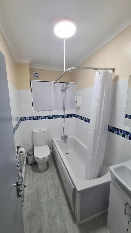 Apartment Entire 2 Bedroom Home/Flat In London, Central Line United Kingdom