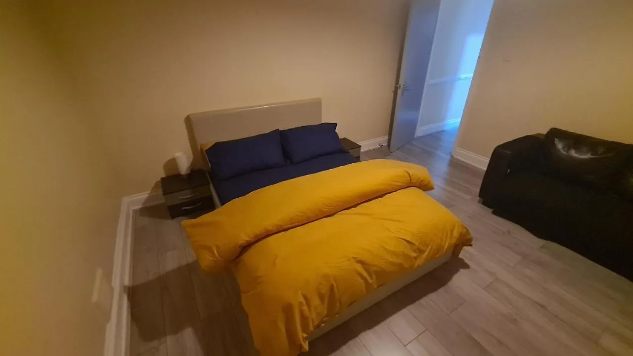 Apartment Entire 2 Bedroom Home/Flat In London, Central Line United Kingdom